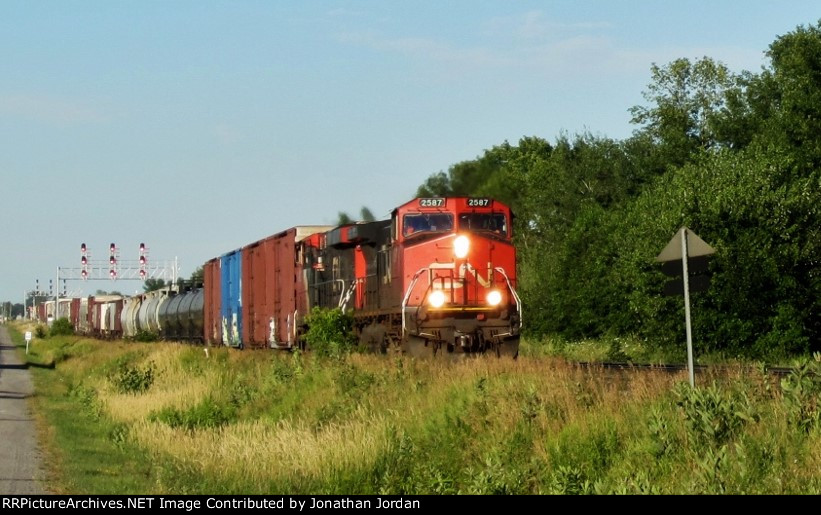 CN 2587